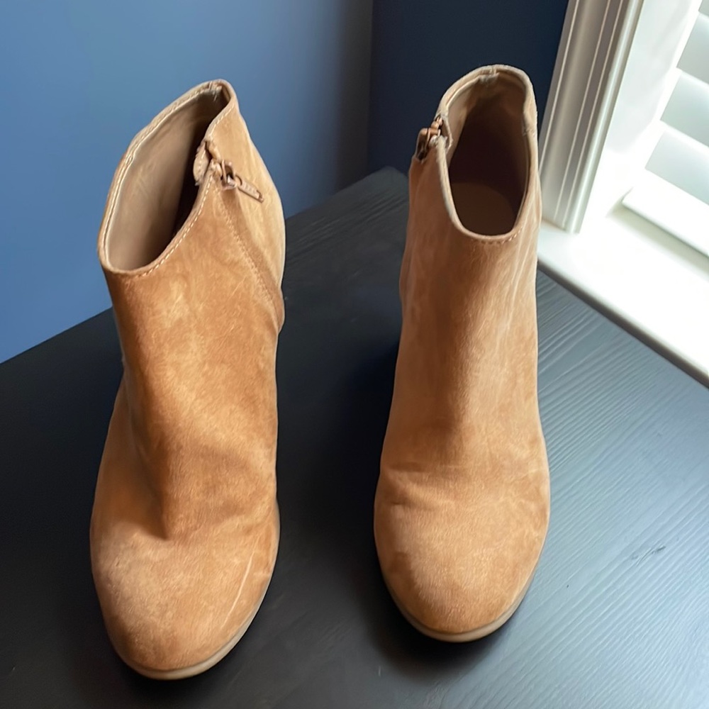 Old navy tan heeled booties